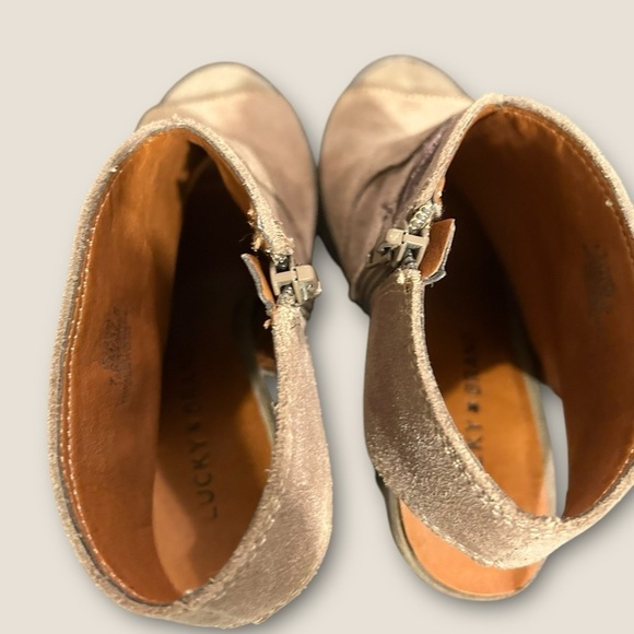 Lucky Brand Listana Heel Sandals Taupe Suede Peep Toe Block Slingback Size 7.5 - Picture 7 of 11